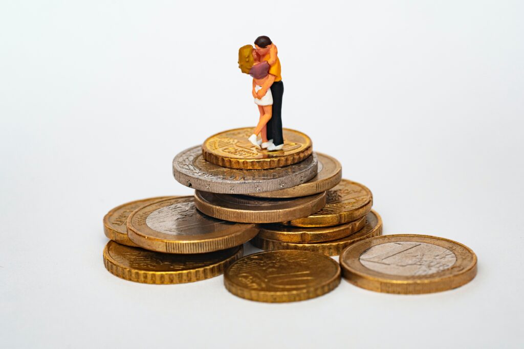 カップルとお金：同棲の生活費どうする？